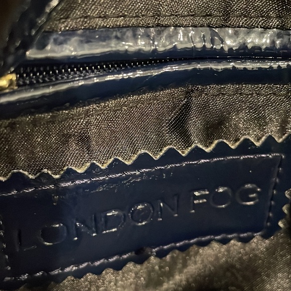 London Fog Ex Large purse - Picture 6 of 7
